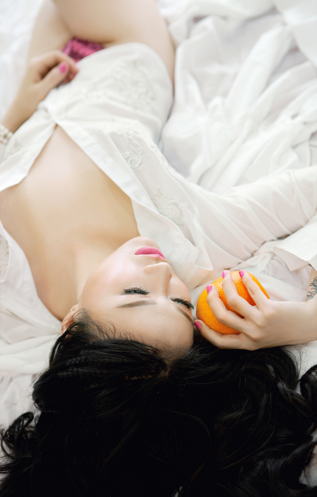 我在厨房他在下添的好爽